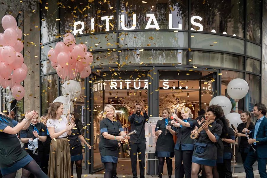 Rituals store opening with the shop team